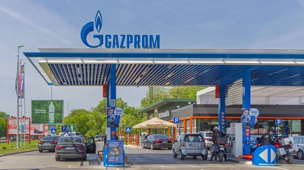 Белград Сербія Травня 2022 Велика Сучасна Петрольна Станція Газпром Нефть — стокове фото