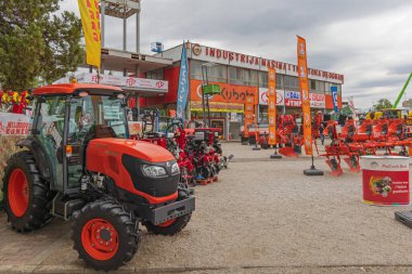 Novi Sad, Sırbistan - 23 Mayıs 2022: Japon Tarım Makineleri Şirketi Kubota Fuar Fuarı Fuarı 'nda.