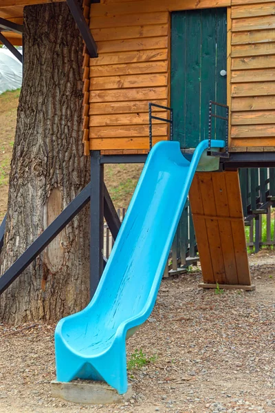 Diversión Parque Infantil Blue Slide Tree House Para Niños — Foto de Stock