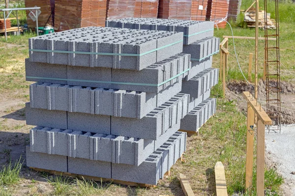 Blok Beton Standar Baru Situs Konstruksi Pallet — Stok Foto