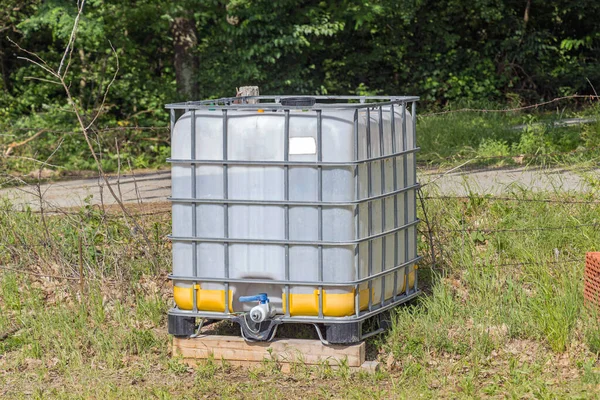 Plastic Tank Pallet Portable Water Storage Field — Stock Photo, Image