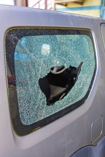 Gebroken Zijruit Glas Schade Bij Kleine Auto Inbraak — Stockfoto