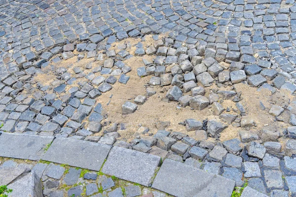 Buraco Afundamento Danificado Cobblestones Street Preenchido Com Perigo Areia — Fotografia de Stock