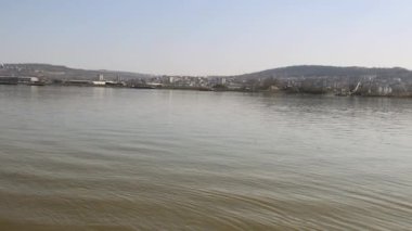 Eski Çelik Köprü yakınlarındaki Kirli Tuna Nehri Belgrad Panoraması