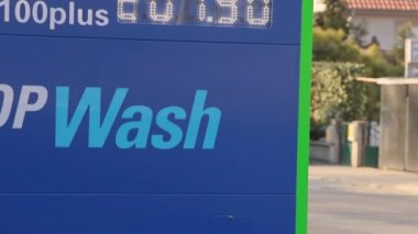 Petrol İstasyonu Totemi Büyük Led Yakıt Fiyatları Yükseldi