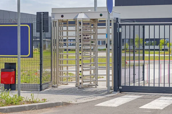 Entrada Dos Funcionários Portas Giratórias Cerca Porta Fábrica — Fotografia de Stock