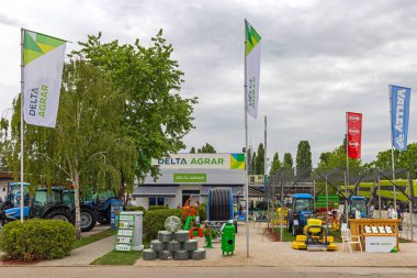 Novi Sad, Sırbistan - 23 Mayıs 2022: Ticaret Fuarı Fuarı Fuarı Fuarında Tarım Ekipmanları Delta Agrar Booth.