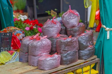 Torbadaki Bitkiler ve Çiçekler İçin Toprak Çömlek