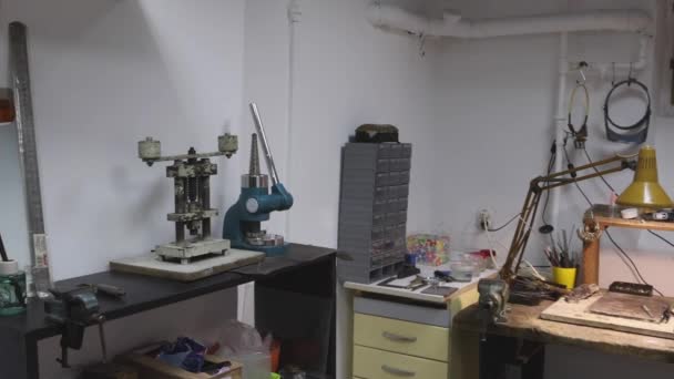Biżuteria Maker Rzemiosło Narzędzia Work Bench Kreatywne Miejsce Pracy Patelnia — Wideo stockowe