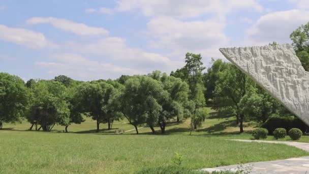 Kragujevac Serbie Mai 2022 Interruption Monument Vol Aux Écoliers Assassinés — Video
