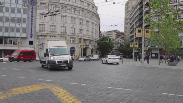 Belgrad Serbien Mai 2022 Gewöhnlicher Autoverkehr Auf Dem Platz Der — Stockvideo