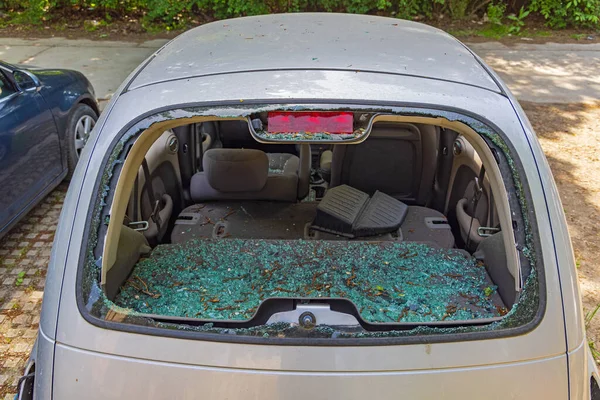 Gebroken Achterruit Auto Gesloten Glazen Stukken Schade Vandalisme — Stockfoto