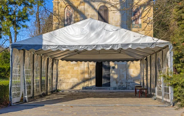 Canopy Tent Structure Voor Kerkelijke Entree — Stockfoto