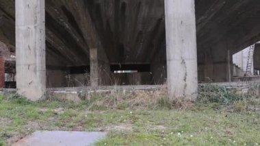 Beton İnşaat Yapısı Yuvarlak Şekli İnşaat Altında Eğil