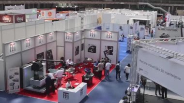 Belgrad, Sırbistan - 24 Mayıs 2022: Büyük Salon 'da Yenilik Teknolojisi Endüstrisi Uluslararası Teknik Fuarı.