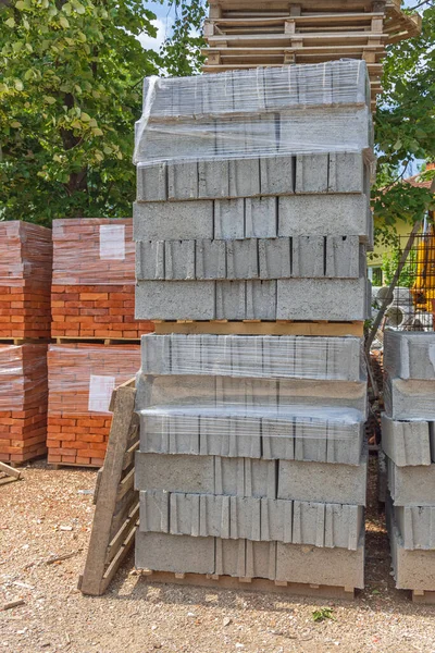 Betonowe Bloki Cegły Palecie Materiał Budowlany — Zdjęcie stockowe
