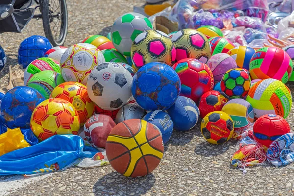 세르비아 베오그라드 2022 Used Colourful Multi Sports Balls Equipment Sale — 스톡 사진