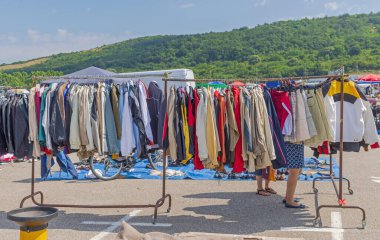 Pirinç Pazarı 'nda İkinci El Ceketler