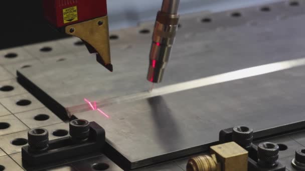 Automated Welding Robot Process Red Laser Beam Navigation Work Table — Stok video