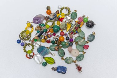 Renkli Cabochon Mücevher Taşları Mücevher Yapımı Küpeleri