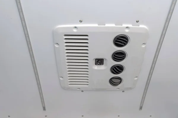 Camper Roof Air Conditioner Cooling Heating Device — Zdjęcie stockowe