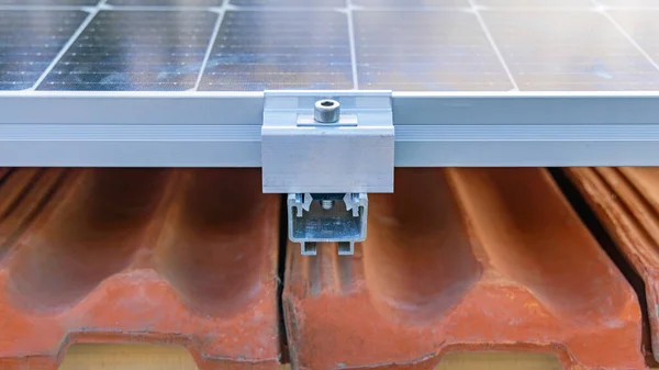 Solar Panel Metal Holder Mounting Bracket Roof Tiles —  Fotos de Stock