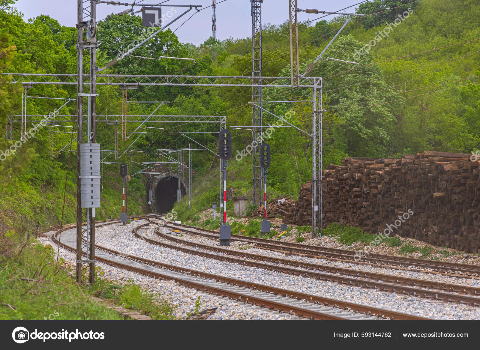 Curved Multi Tracks Railway Electrified Railroad Tunnel Transport Stock