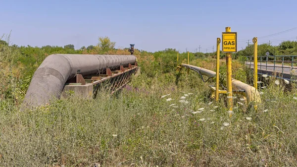 Hochdruck Gasleitung Über Wasserkanal — Stockfoto