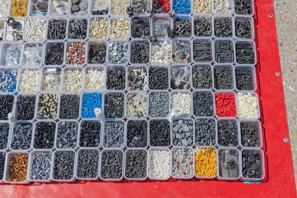 Berbagai Macam Plastik Dan Rubber Spare Bagian Dalam Trays Cars — Stok Foto