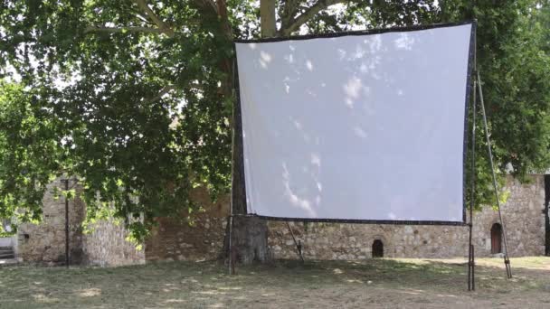 Projector Canvas Screen Shade Woods Summer Day Copy Space — Vídeos de Stock