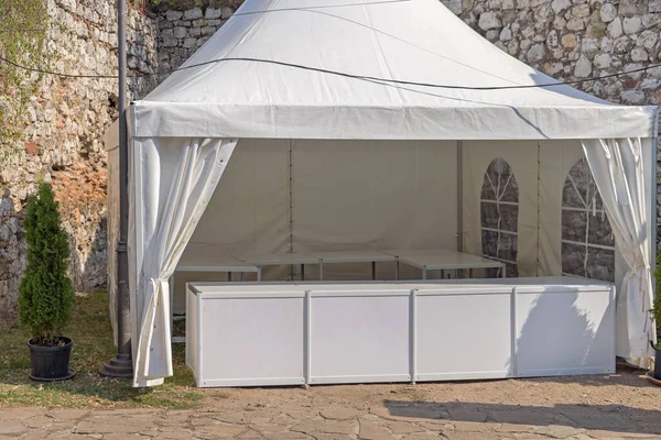 Temporary White Tent Structure Bar Party Event — 图库照片