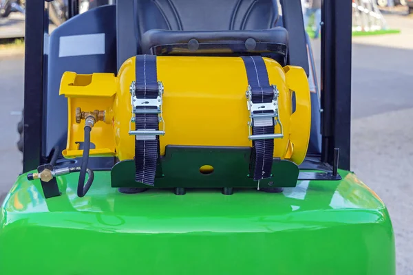 Yellow Gas Bottle Lpg Petrol Dual Fuel Forklift Truck — 图库照片