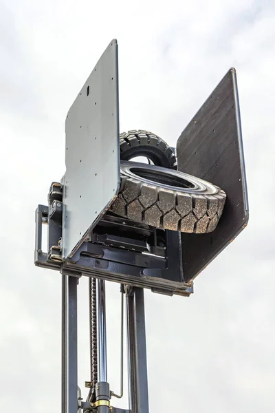 Tyre Handling Hydraulic Plates Forklift Attachment Device — 图库照片