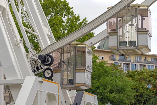 White Ferris Wheel Rotate Tourists Attraction Budapest Close — ストック写真