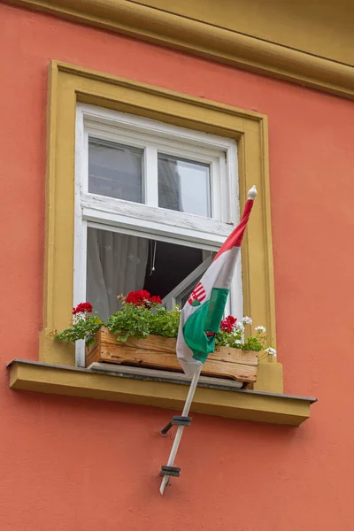 Hungarian National Flag Pole Window Flowers — Stock Photo, Image