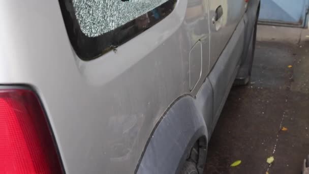 Broken Side Window Glass Small Suv Burglary Damage Problem — Stockvideo