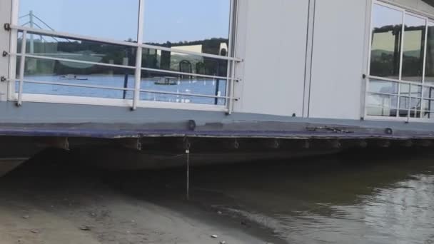 Grounded Pontoon Restaurant Low Water Tide Danube River Problem — Stok video