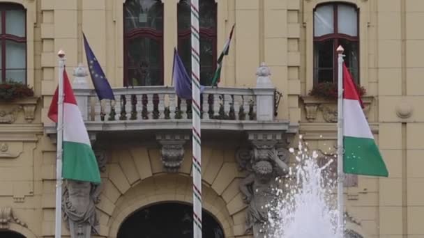 Hungarian Flags Szeged City Hall Historic Building Landmark Zoom Out — Stock videók