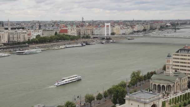 Tourist Boat Cruise Travel River Danube Overcast Summer Day Zoom — Stock videók