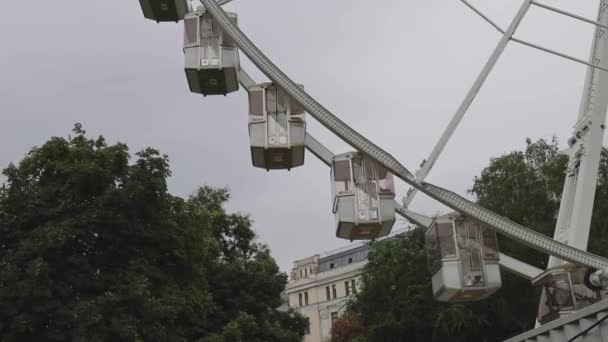 White Ferris Wheel Turning Tourist Attraction Budapest — Vídeo de Stock