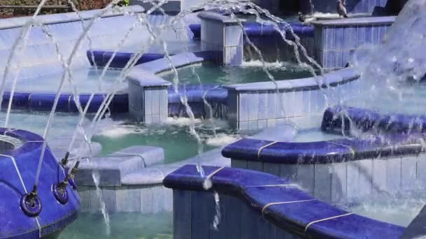 Clean Water Jets Blue Tiles Fountain Landmark Summer — ストック動画