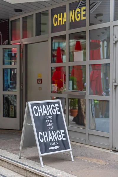 International Currency Info Board Front Money Exchange Office — Stock Photo, Image