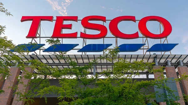 Szeged Magyarország Június 2020 Big Red Sign Tesco British Supermarket — Stock Fotó