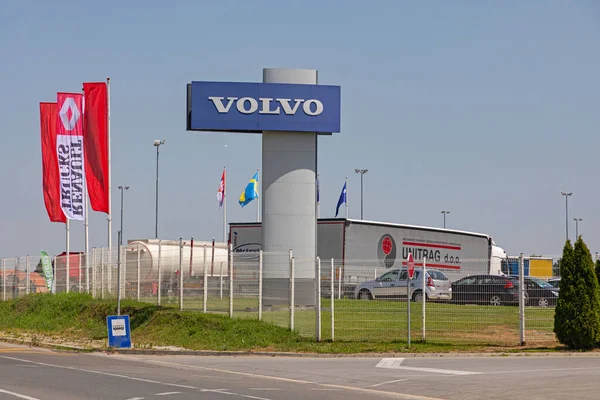 베오그라드 세르비아 2021 Renault Trucks Swedish Volvo Sign Flags Dealership — 스톡 사진