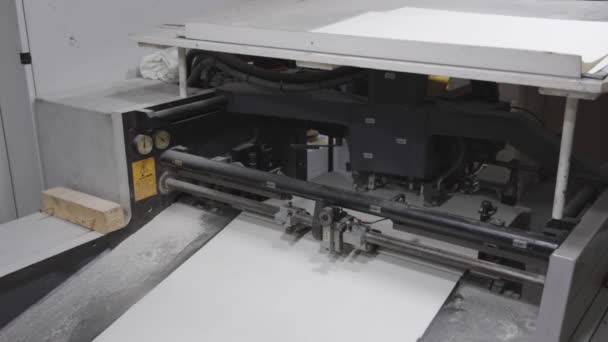 Offset Print Machine Blad Gevoed Papier Stroom Productieproces — Stockvideo