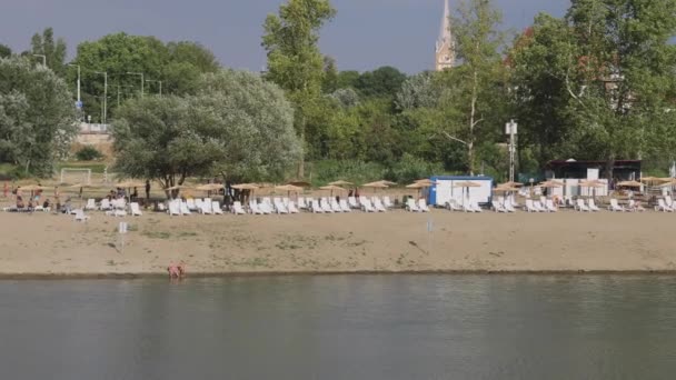Szeged Magyarország Augusztus 2022 Nyugodt Homokos Strand Tisza Partján Forró — Stock videók