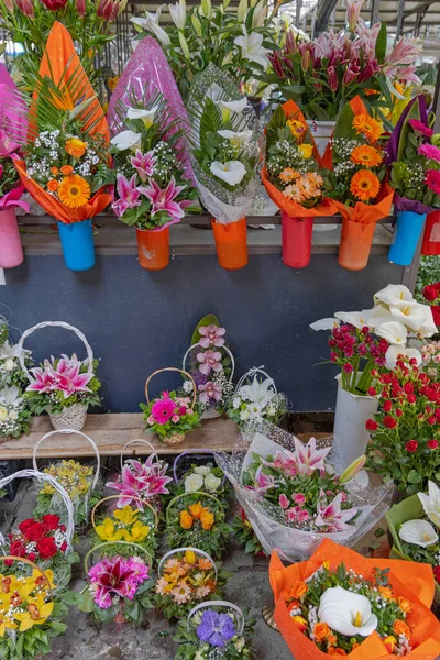 Bouquets Coloridos Das Flores Mistura Barraca Mercado Florista — Fotografia de Stock