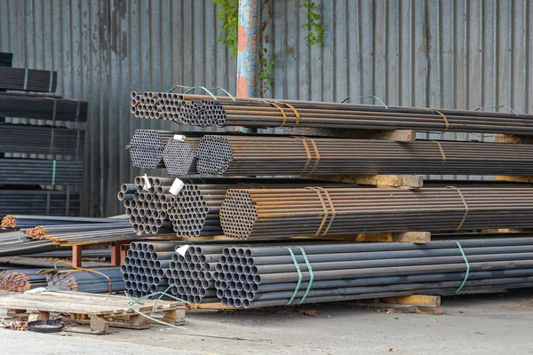 Long Steel Pipes Shelf Construction Material Warehouse — Stock Photo, Image