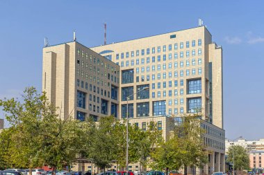 Novi Sad, Sırbistan - 19 Ağustos 2022: Gazprom Neft Nis Petrol Rafineri Şirketi Binası Novi Sad.