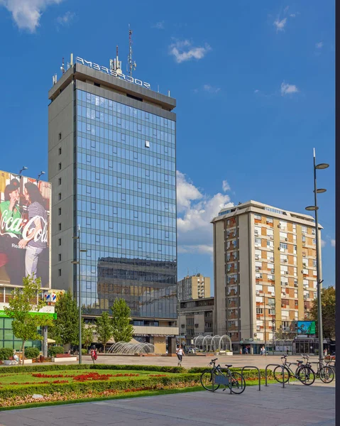 Nis Serbia Sierpnia 2022 Najwyższy Budynek Mieście Niebieskie Szkło Pięciogwiazdkowy — Zdjęcie stockowe
